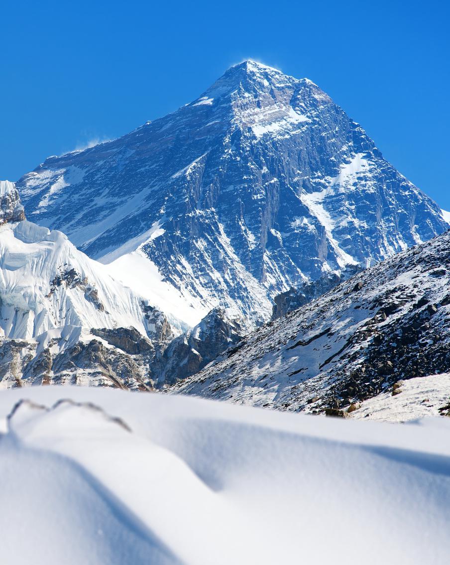 Сезон на Эвересте 2025: очереди, кислород и новые правила восхождений