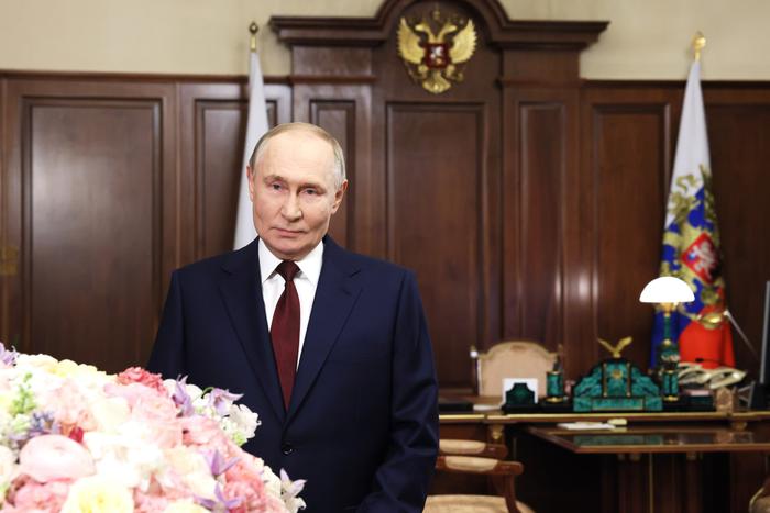 Владимир Путин поздравил российских женщин с праздником – Международным женским днём