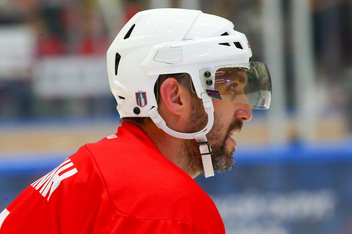 Команда Александра Овечкина одолела клуб "Детройт Ред Уингс" в рамках очередного матча Национальной хоккейной лиги