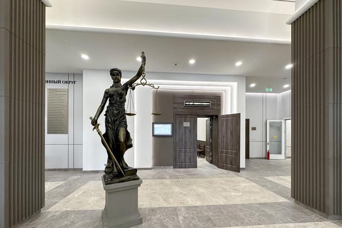 У жены арестованного экс-главы КРКО нашли BMW с номером "три семёрки"