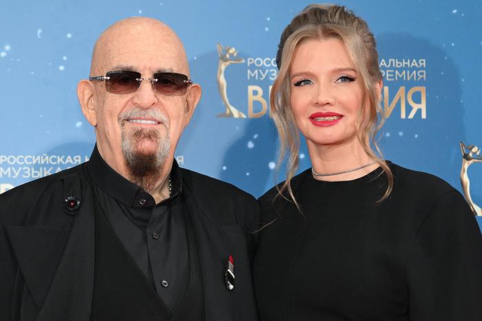 Михаил Шуфутинский снова женился. Избранницей стала Светлана, которая моложе его на 30 лет