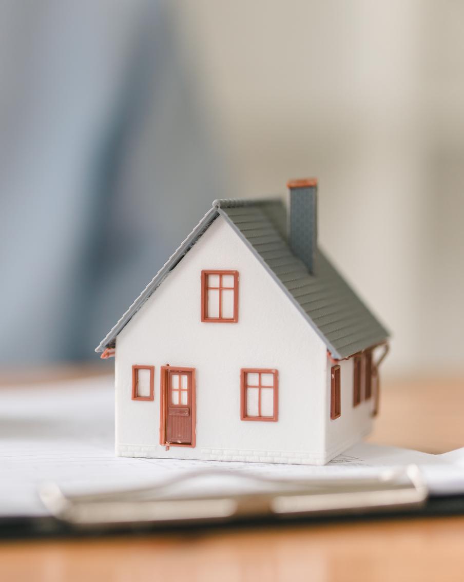 Цыгане выставили на продажу свои дворцы в Коркино