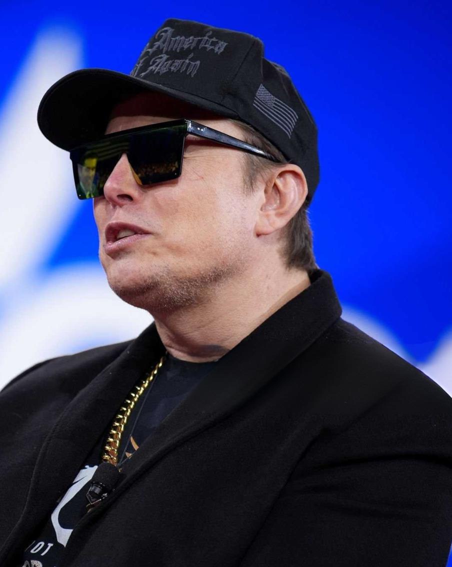 Американский бизнесмен Илон Маск заявил, что может отключить украинских военных от системы спутниковой связи Starlink