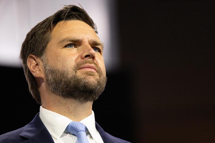 Американский вице-президент заявил, что проукраинские активисты напугали его трёхлетнюю дочь во время прогулки с отцом