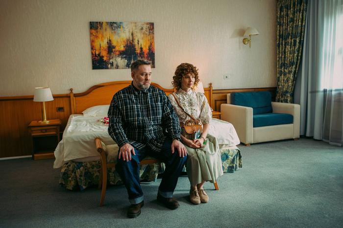 Любовь к женщинам из одной семьи передаётся по наследству: каким получился комедийный сериал "Три плюс три"