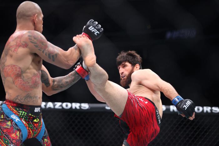 Пояс чемпиона достался "скучному" россиянину: нужен ли UFC такой победитель