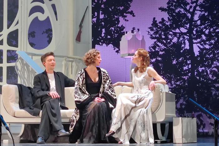 Шутки со спиритизмом могут быть опасны для жизни Фонд Бергея Безрукова показал "Неугомонный дух" по пьесе Ноэля Кауарда