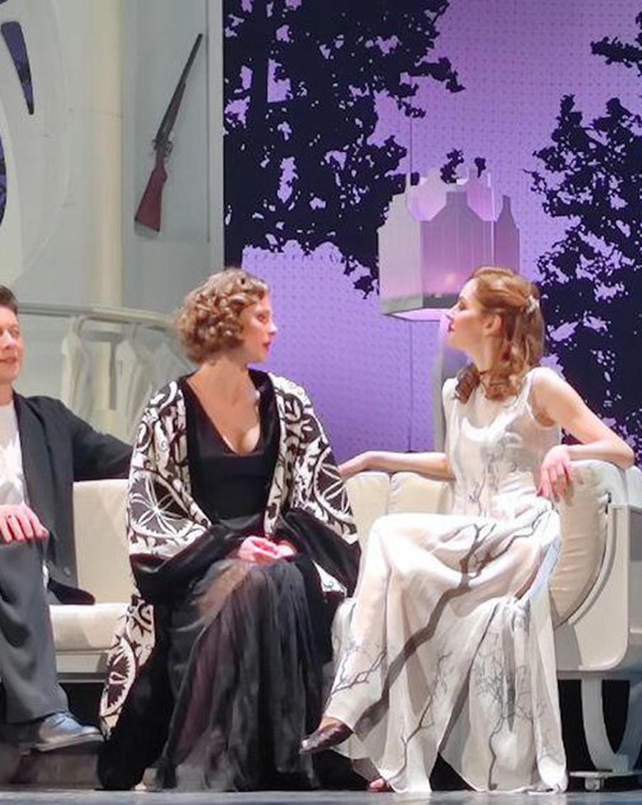 Шутки со спиритизмом могут быть опасны для жизни Фонд Бергея Безрукова показал "Неугомонный дух" по пьесе Ноэля Кауарда