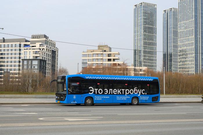 С 15 марта скорректируют трассы 20 маршрутов наземного городского транспорта в 18 районах столицы