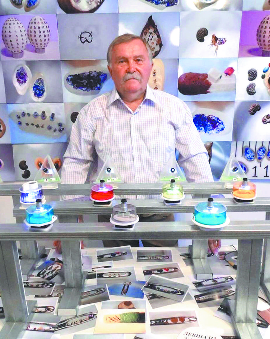 Мастер из Казахстана провёл верблюдов сквозь игольное ушко и собрал миллионы просмотров на коротких видео