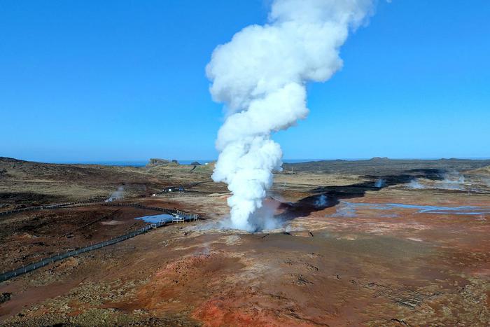 На исландском полуострове Рейкьянес за сутки произошли сотни землетрясений