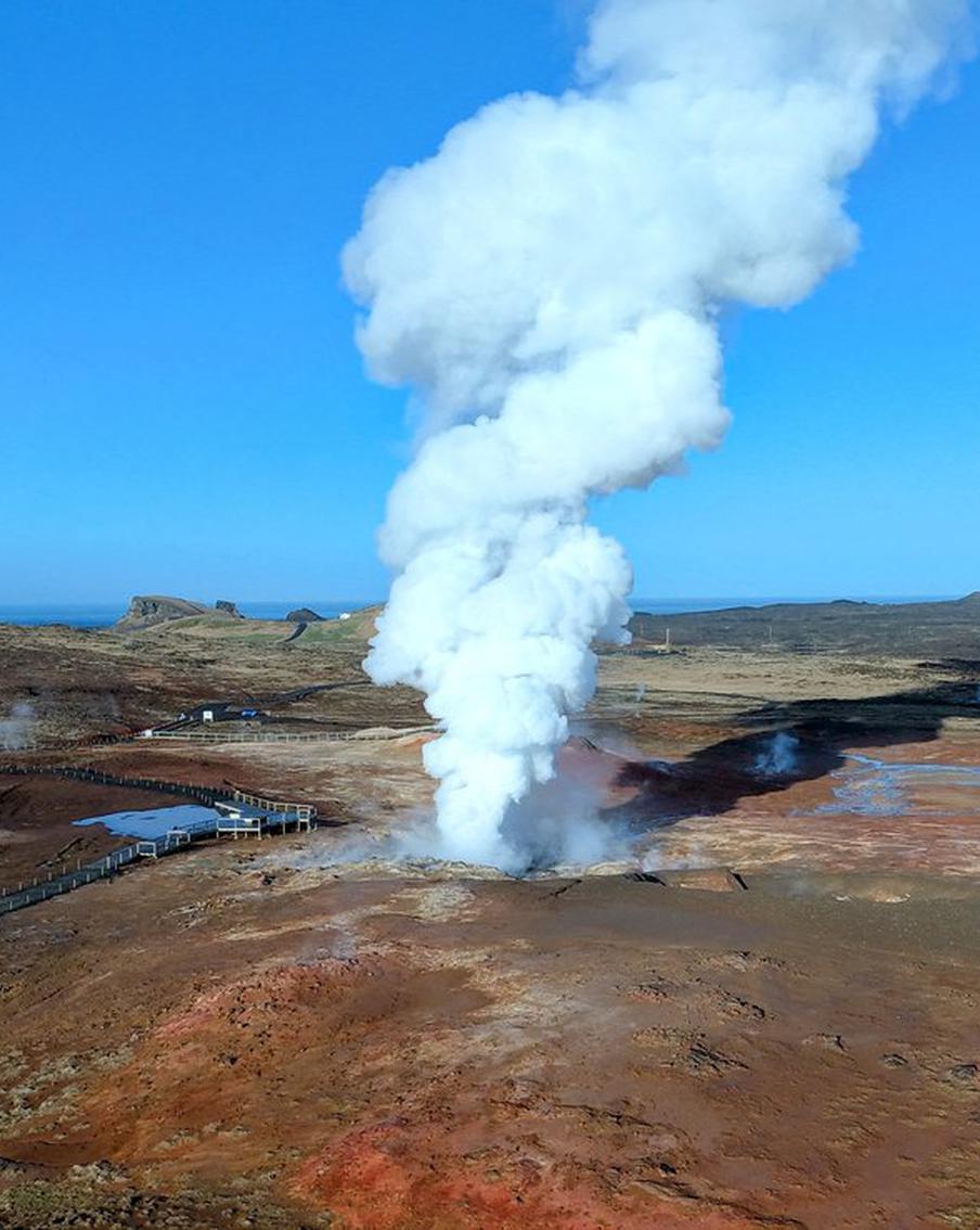 На исландском полуострове Рейкьянес за сутки произошли сотни землетрясений