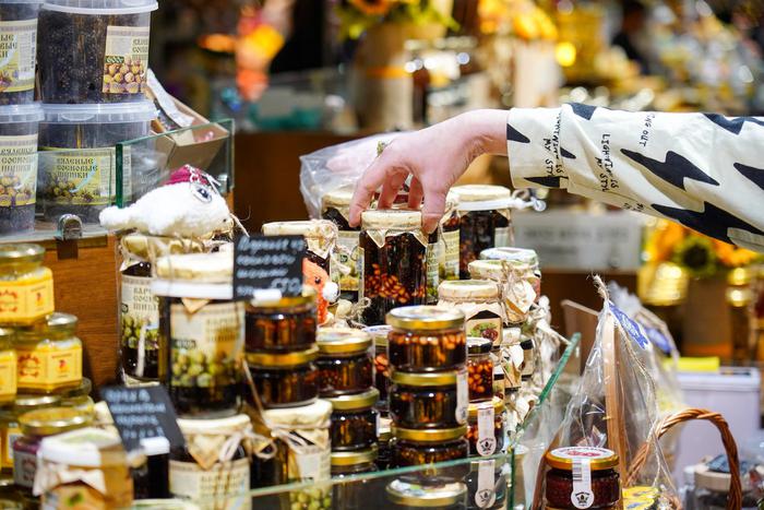 Наталья Сергунина рассказала, что с начала года москвичи купили более 500 тонн товаров на столичных ярмарках