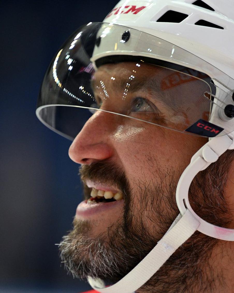 Нападающий "Вашингтон Кэпиталз" Александр Овечкин сократил отрыв от рекорда Уэйна Гретцки до семи шайб