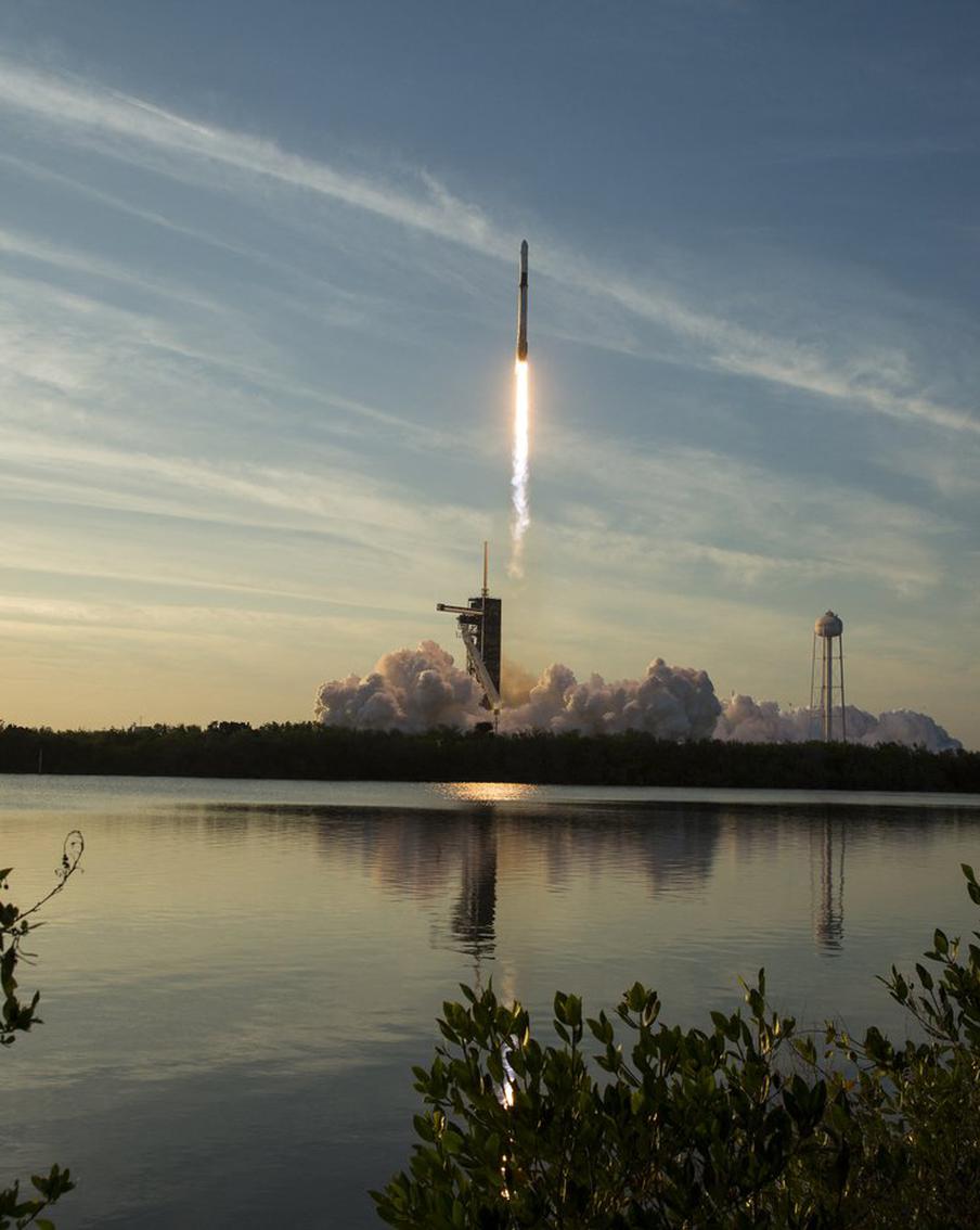 Crew Dragon с космонавтом Песковым пристыковался к МКС