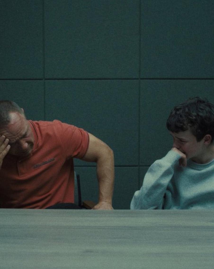 В Сети вышел мини-сериал "Переходный возраст", снятый одним кадром