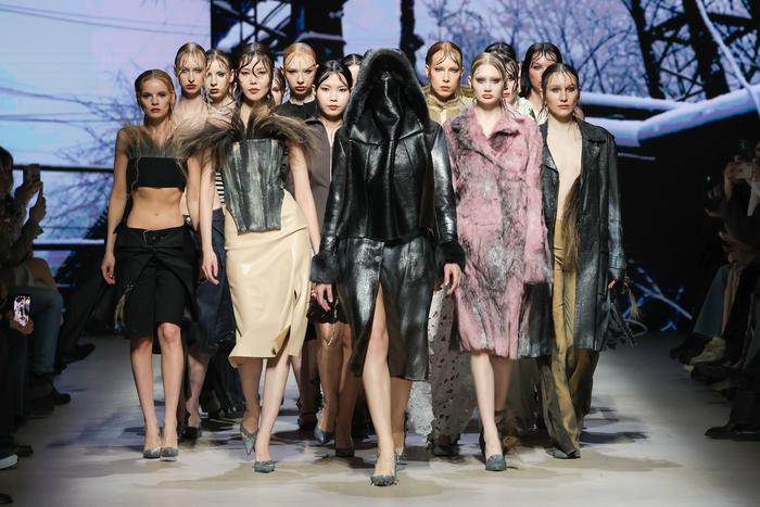 Якутские девушки ждут принцев на вкусных конях. Metro побывало на показе ogo citizen