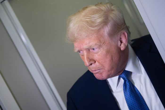 Трамп: помилования Байдена недействительны, так как были подписаны устройством