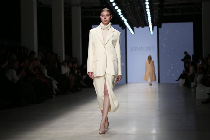 Как объединить классику и расслабленный стиль? Ищем ответ на показе Ammonit