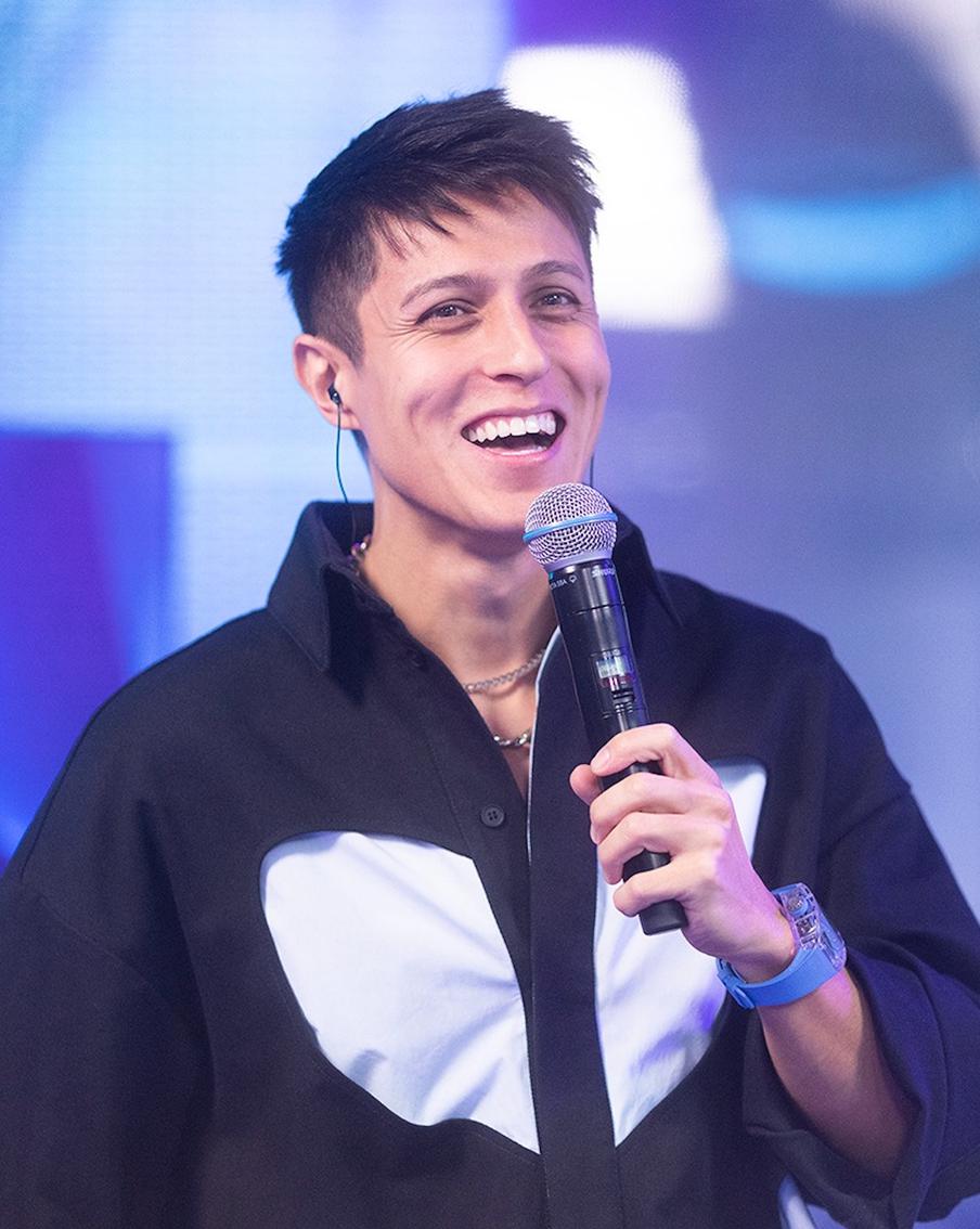 "Наши девчонки сделаны из самого лучшего материала": Хабиб представил новую песню и рассказал про главную слушательницу