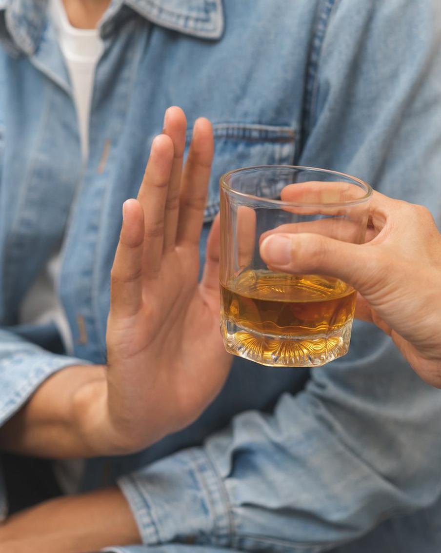 Какие признаки укажут, что человек становится алкоголиком