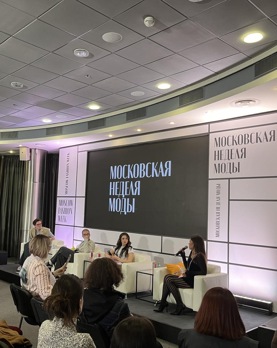Слияние моды и личного стиля: на Московской неделе моды обсудили влияние блогеров на формирование трендов