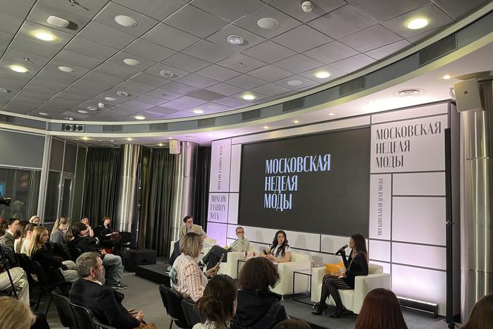 Слияние моды и личного стиля: на Московской неделе моды обсудили влияние блогеров на формирование трендов