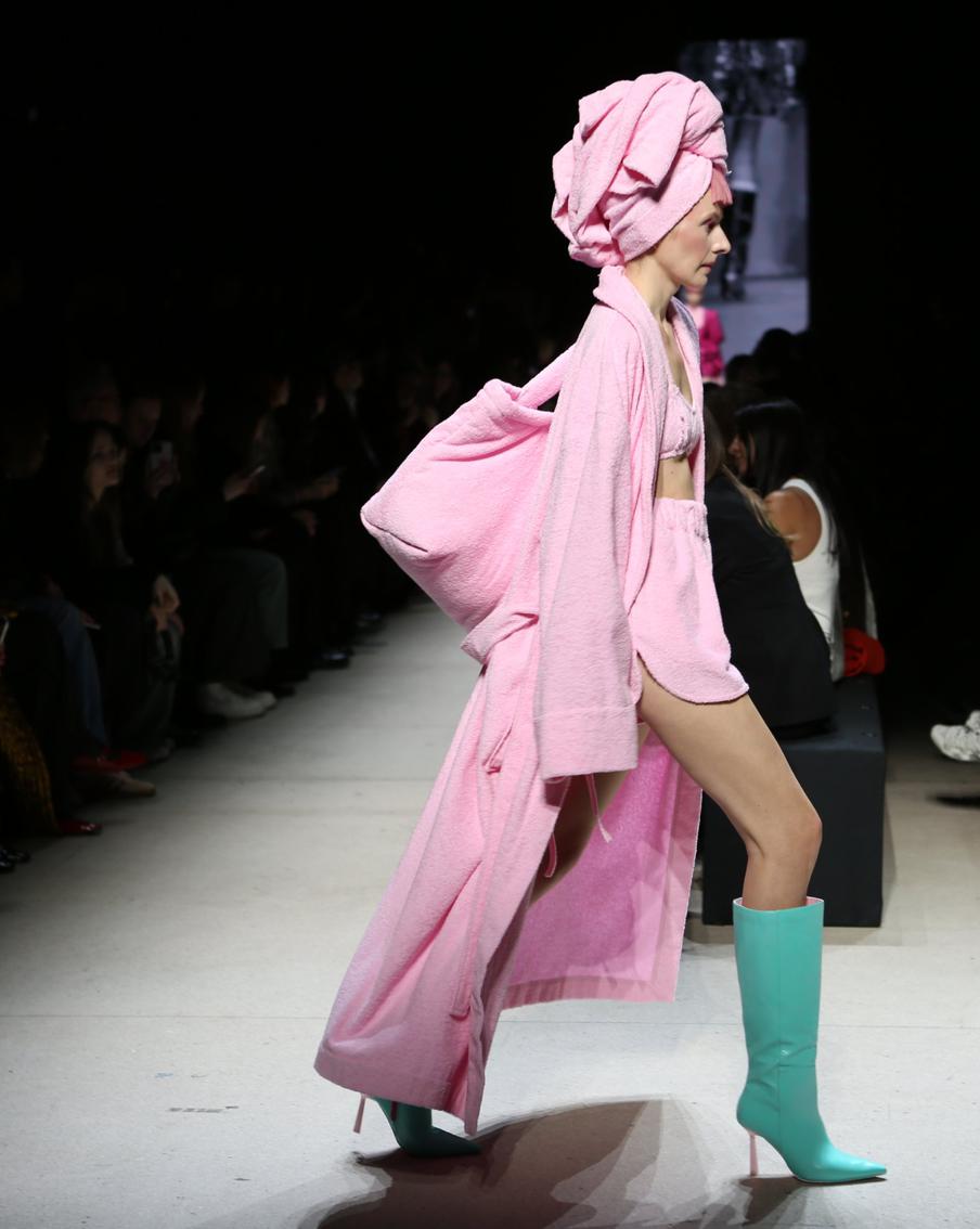 Контрасты, архивные элементы и игра цвета: коллекция Bitte_Ruhe на Московской неделе моды