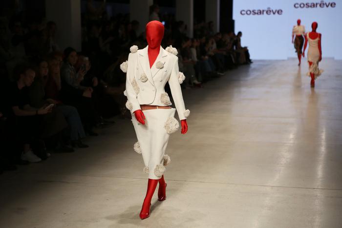 От ретро до авангарда: что показал Cosarêve в этом сезоне