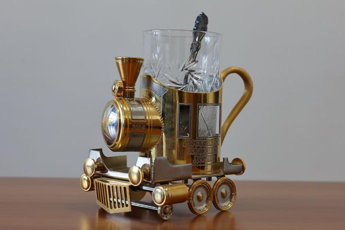 Сотрудник РЖД рассказал, как собрал коллекцию уникальных подстаканников