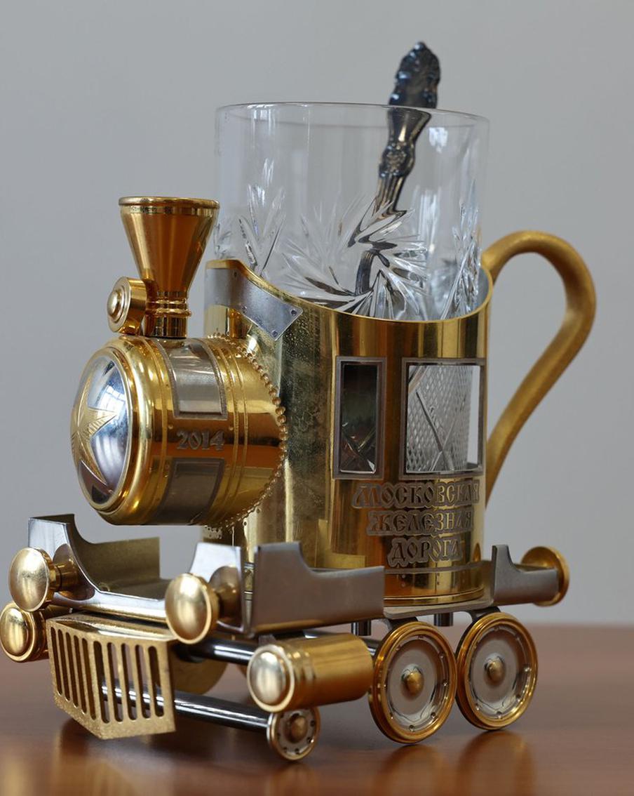 Сотрудник РЖД рассказал, как собрал коллекцию уникальных подстаканников