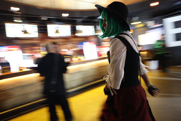 Зелёные костюмы, шляпы Леприкона и клевер на щеках: как в Москве отметили День cвятого Патрика