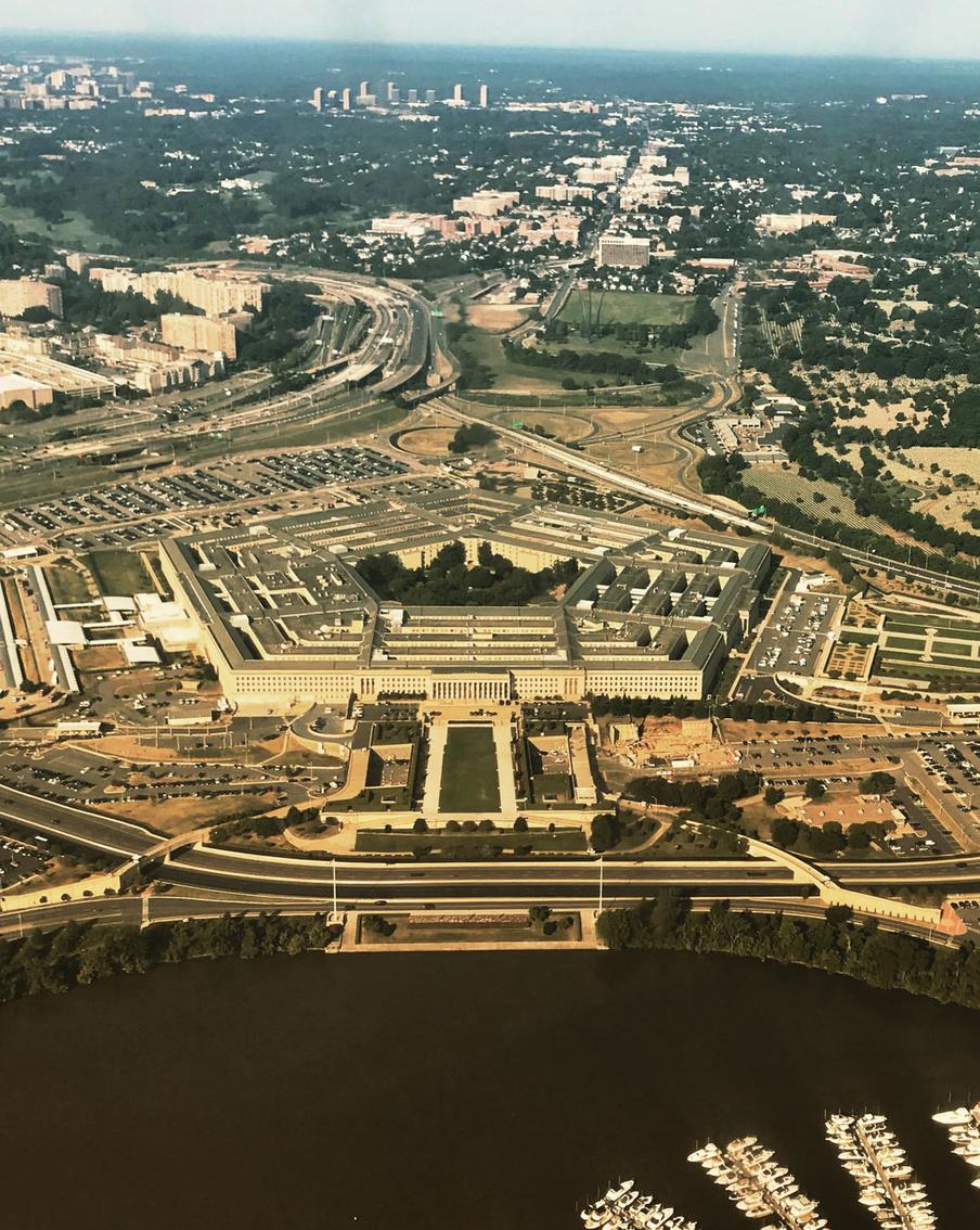 21 тысяча увольнений и судебный запрет: как Пентагон сокращает штат без ущерба для обороны