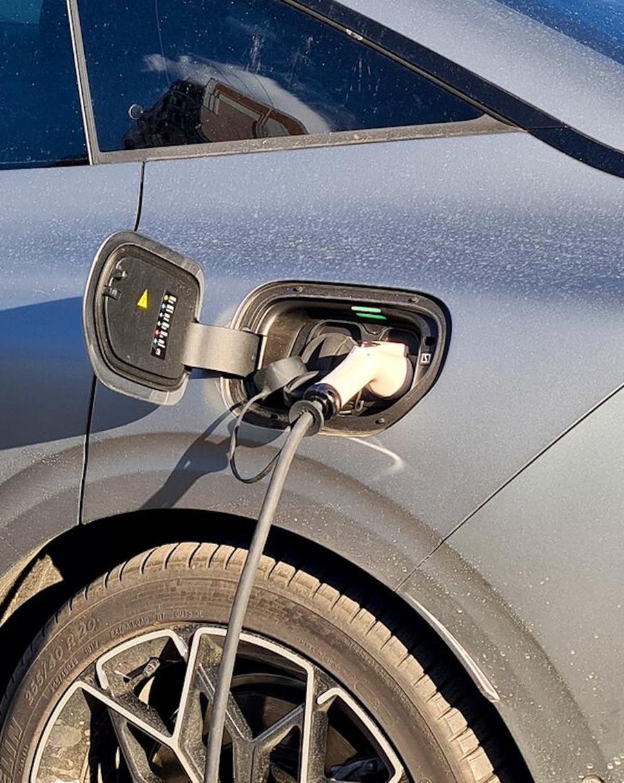 Электрокаров всё больше в Подмосковье: для них открывают зарядные станции и не только