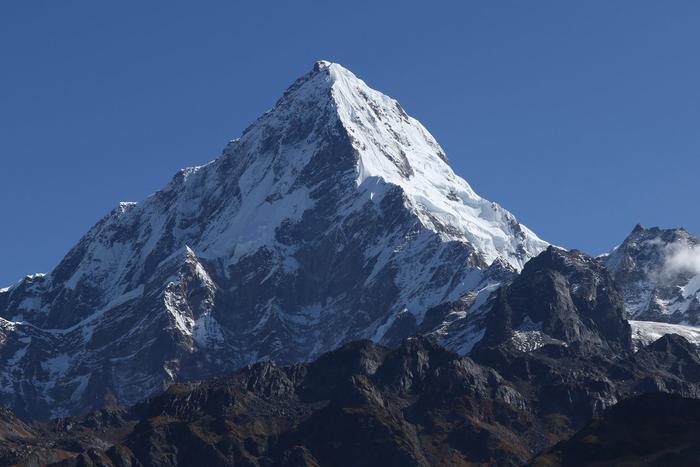 Как коммерция изменила самый опасный восьмитысячник Аннапурну