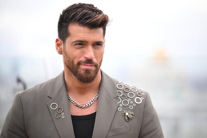 Джан Яман в отеле "Ритц-Карлтон" в Москве рассказал о любви к русской литературе и жизни в конюшне