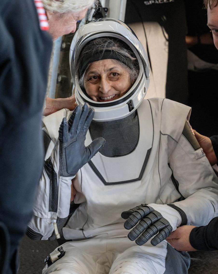 Запертые в космосе на 286 дней: как косяк Boeing состарил астронавтов