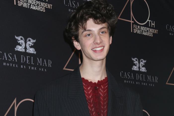 Марк Эйдельштейн решил проблему с армией и подписал контракт с крупным актёрским агентством США