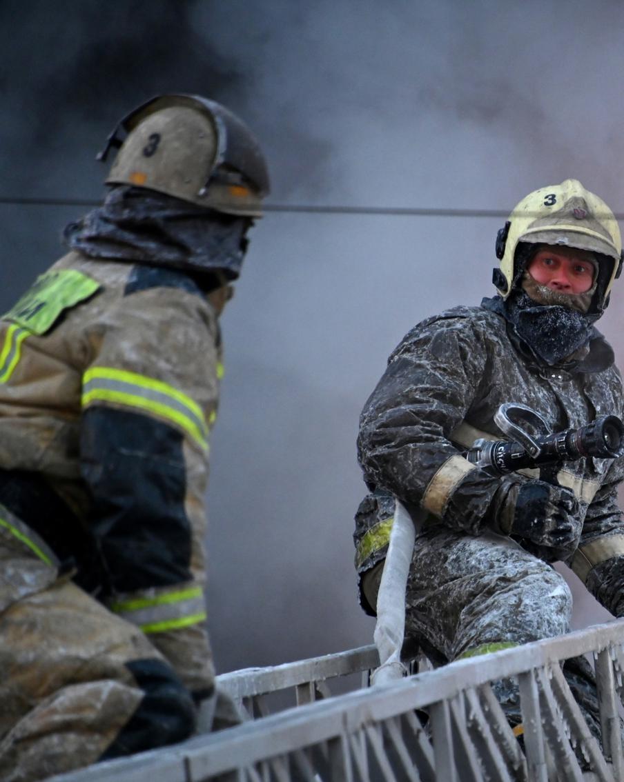 На территории аэродрома в Энгельсе начался пожар после атаки БПЛА укронацистов