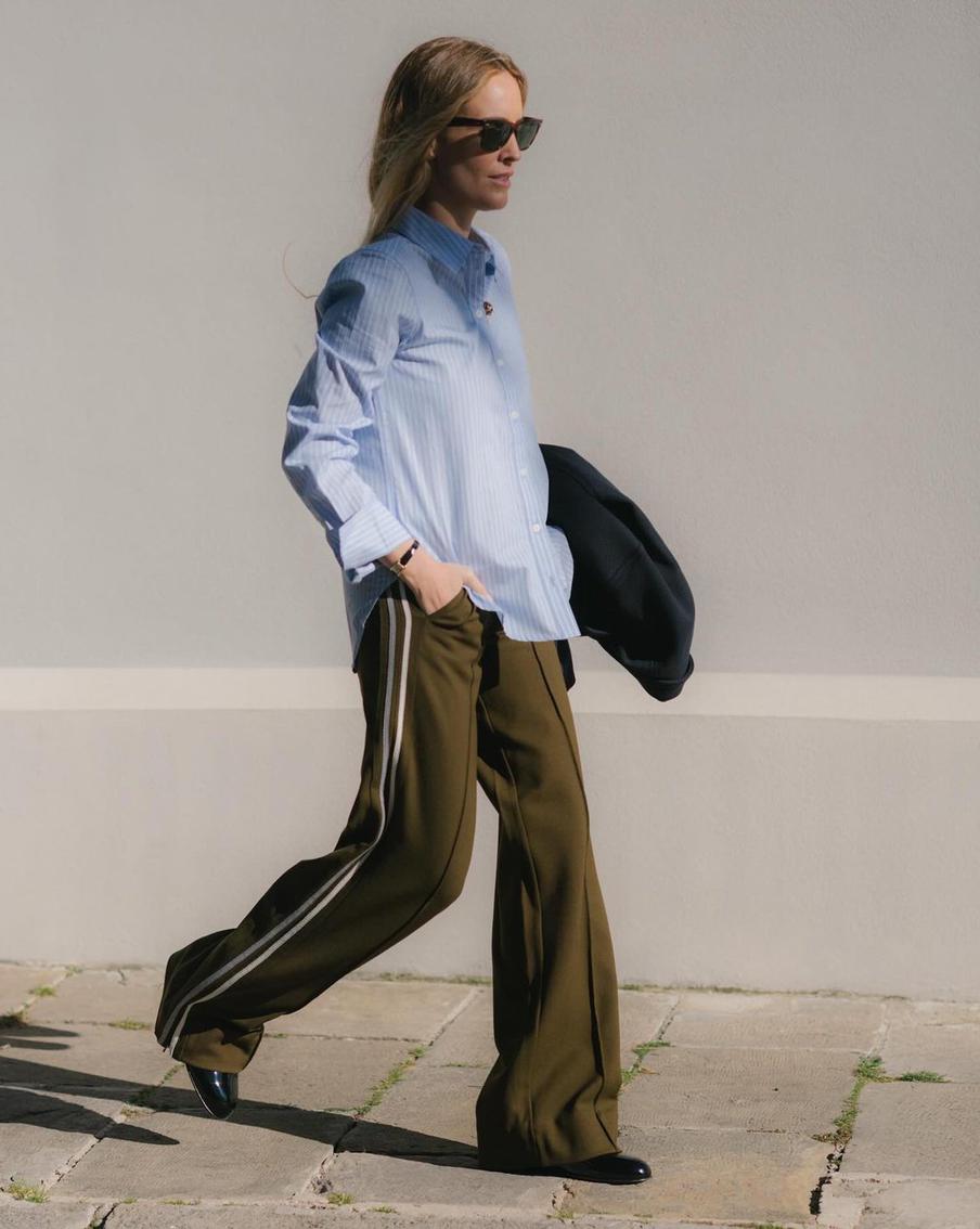 Классическая модель свободного силуэта подойдёт даже к спорт-шику.