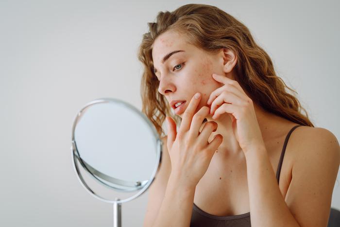 Как защитить чувствительную кожу в сезон цветения: советы дерматолога