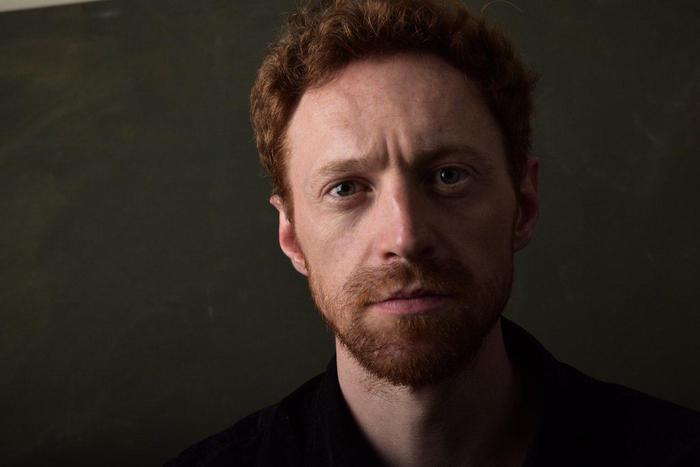 "Больше всего я боялся Лизу Боярскую": Артур Бесчастный рассказал о работе над сериалом "Опасная близость"