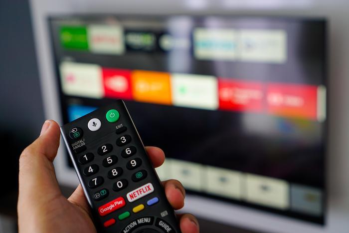 Французский медиарегулятор Arcom запретил вещание в стране Пятого канала и СТС