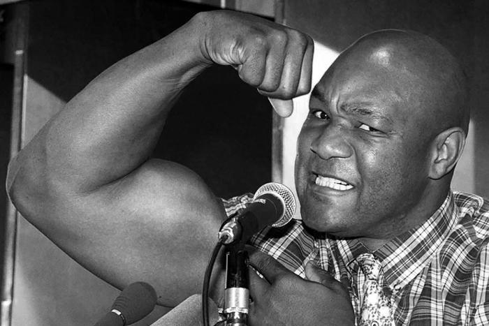 Скончался самый возрастной чемпион-тяжеловес по боксу Джордж Форман