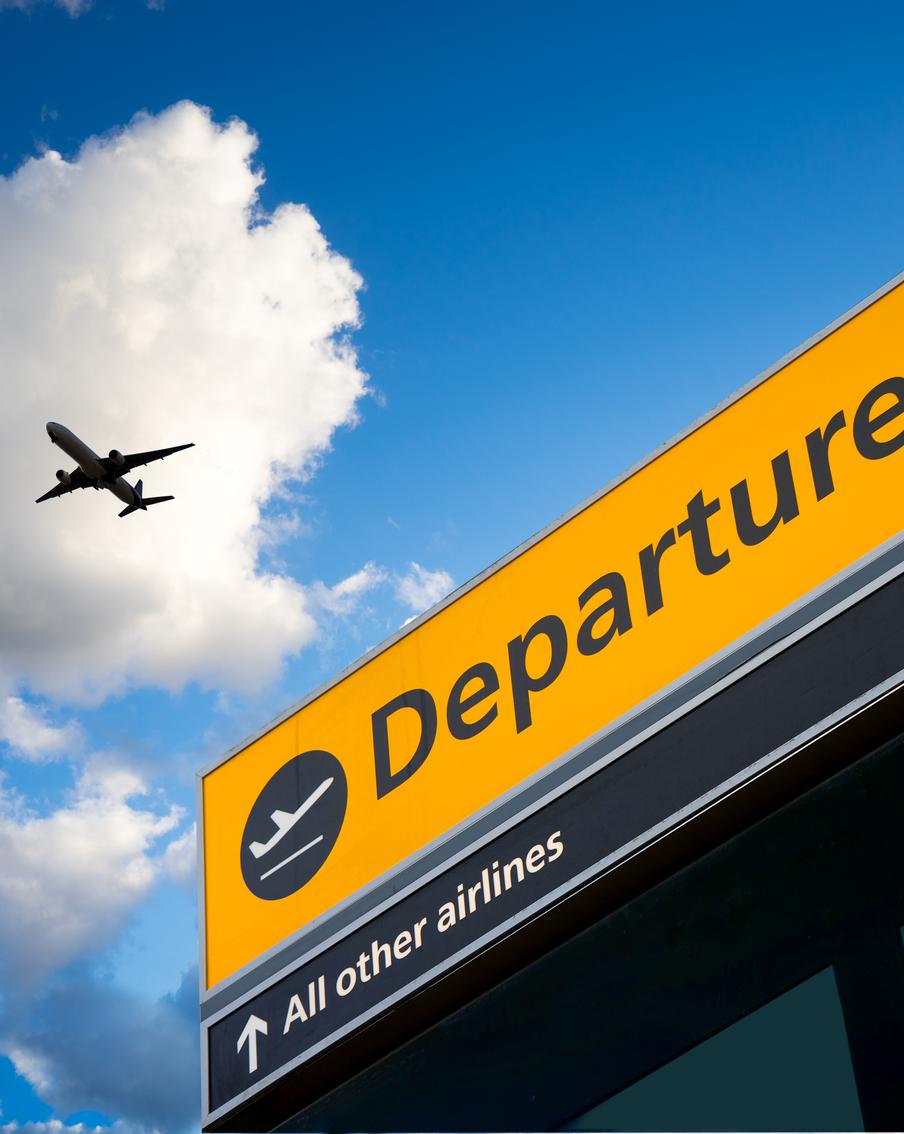 Аэропорт Хитроу в Лондоне возобновил свою работу после суточного перерыва из-за пожара на подстанции