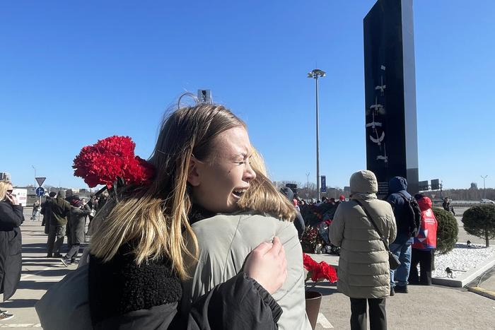 "Сон дочки оказался пророческим": выживший в "Крокусе" рассказал, как прошёл год с момента трагедии