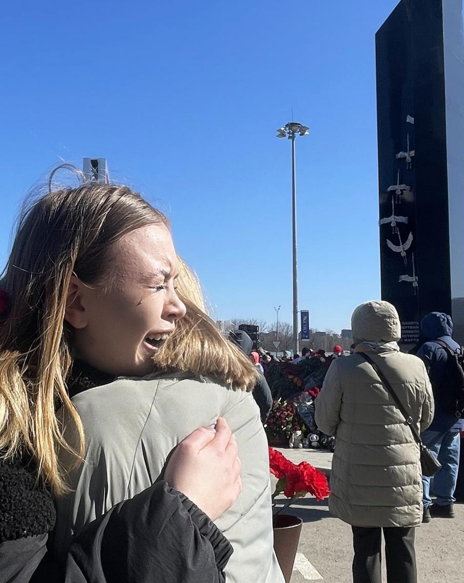 "Сон дочки оказался пророческим": выживший в "Крокусе" рассказал, как прошёл год с момента трагедии