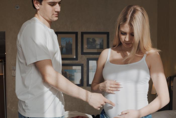 Александра Трусова скоро станет мамой. Фигуристка показала фото с "животиком"