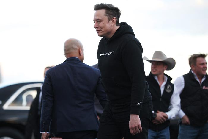 Маск связал отказ ЮАР разрешить работу Starlink с "геноцидом белых"