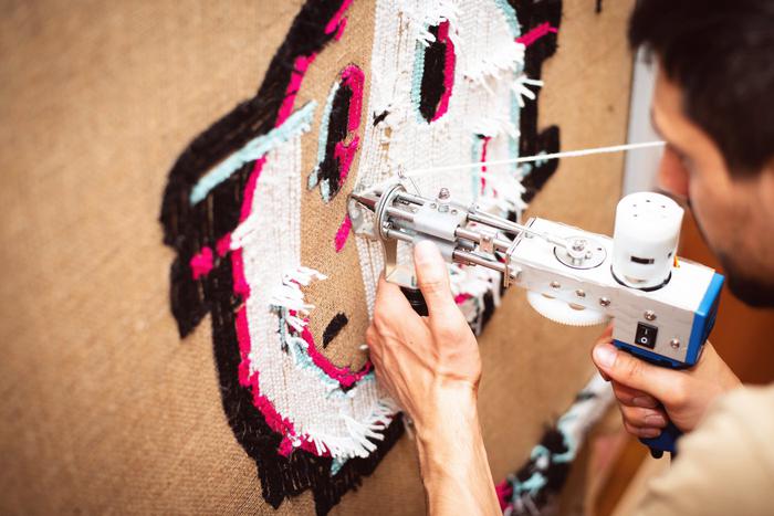 Афиша на 25 марта: учимся правильно бегать, смотрим на магические номера и делаем модные обвесы в ковровой технике